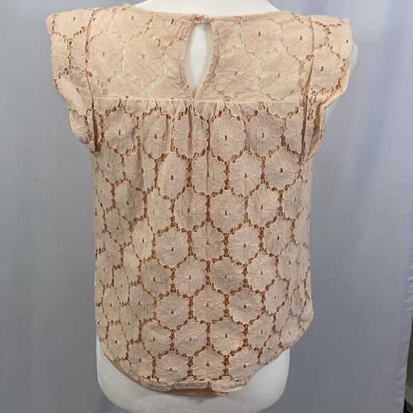 𝅺monteau Lace Trim Flutter Sleeveless Top - Picture 3 of 5